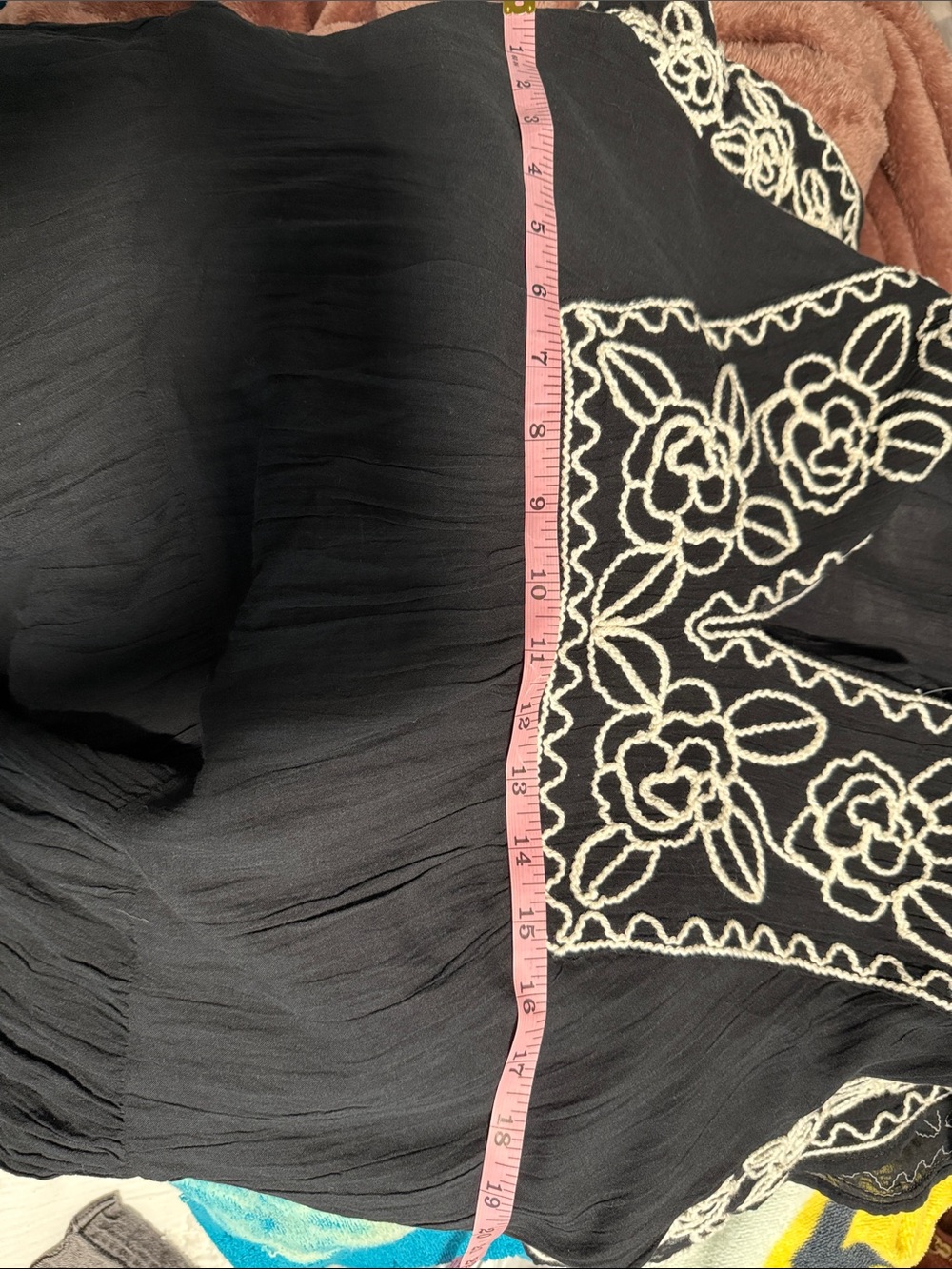GAP Black Dress with White Floral Embroidery - Picture 6 of 6